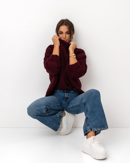 Burgundowy sweter oversize z miękkiej dzianiny